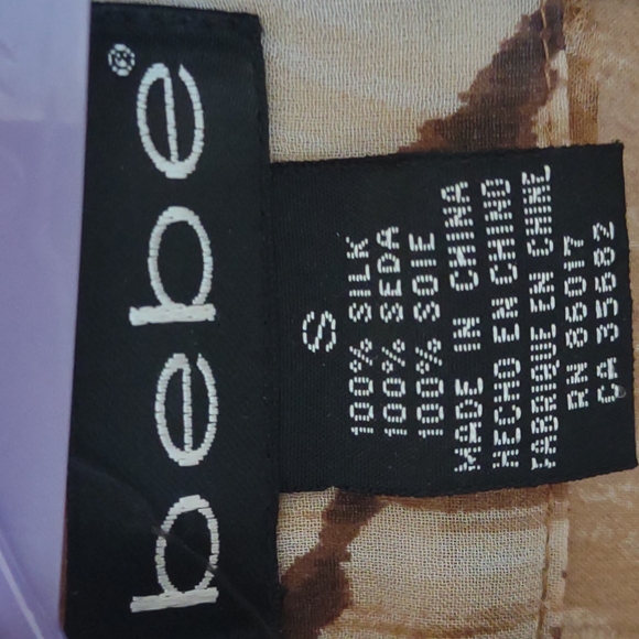 Bebe small animal semi-sheer button down top. - Picture 2 of 4